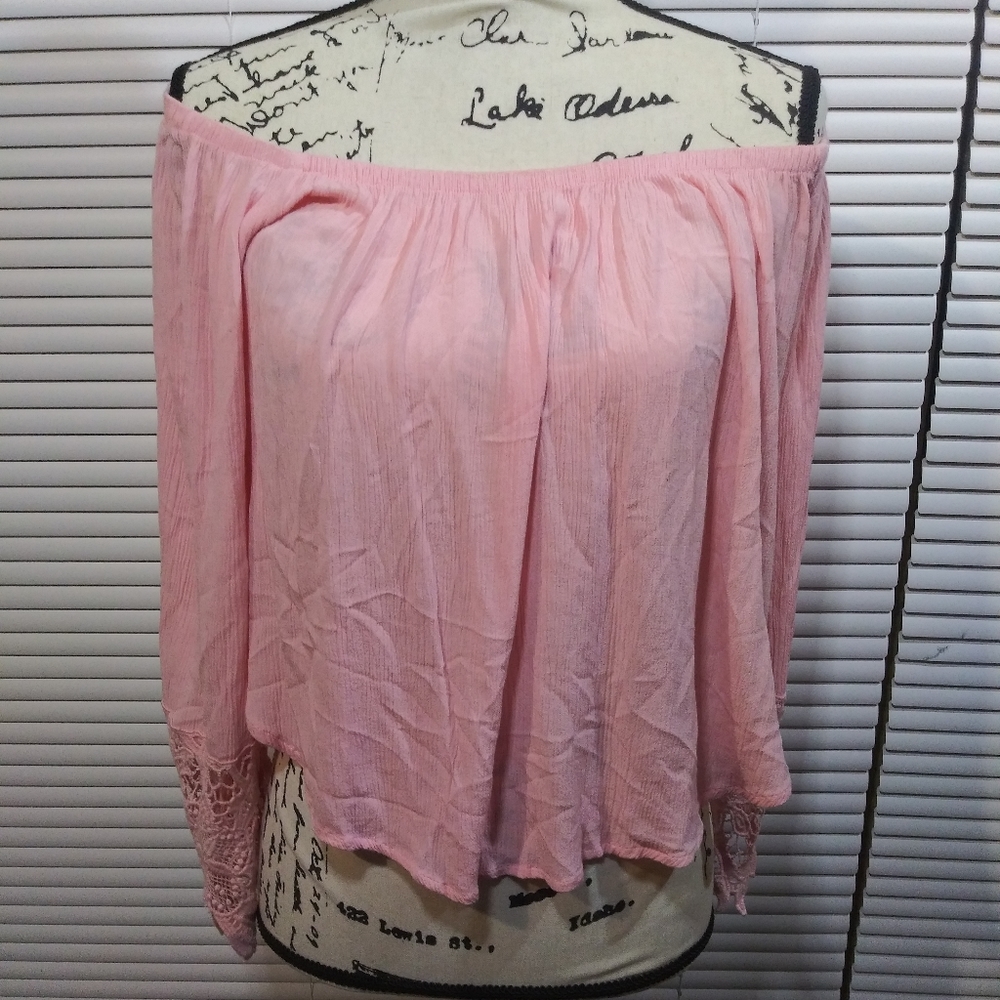Blouse with long sleeves